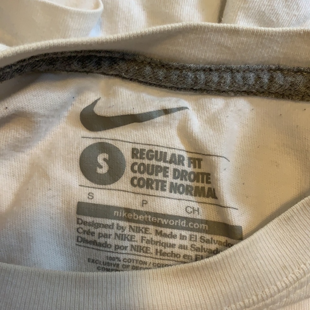 Nike Basic Tee - Picture 3 of 3